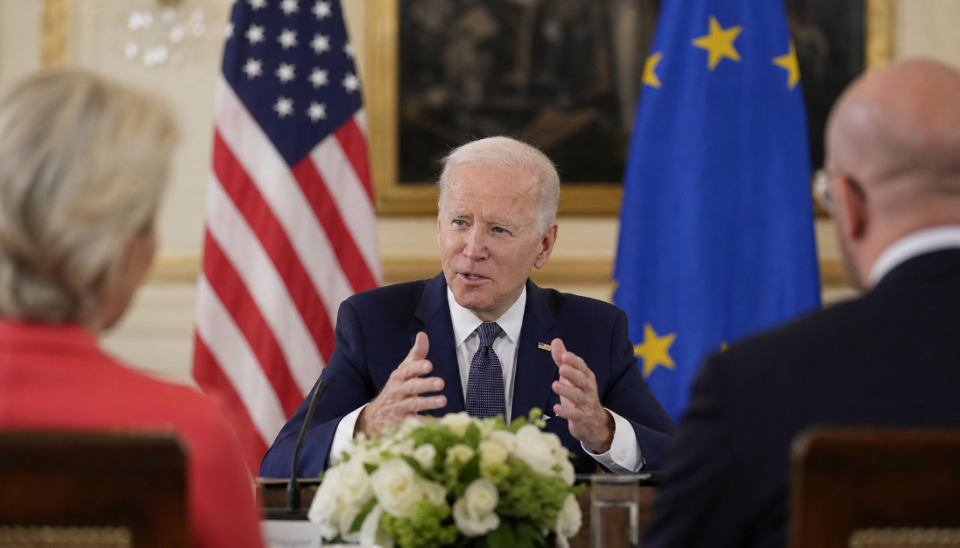 Joe Biden anima a mejorar las relaciones con la UE